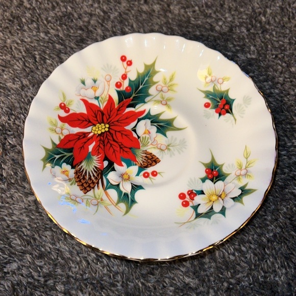ROYAL ALBERT POINSETTIA SAUCER ONLY, BONE CHINA ENGLAND VINTAGE REPLACEMEBT - Picture 4 of 9